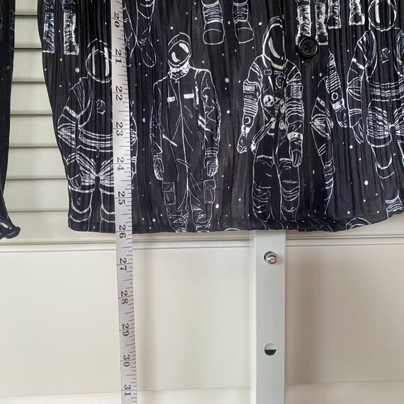 NWT Dressed in LALA Interstellar Astronauts Long Sleeve Plissé Set, Size S - Picture 4 of 15